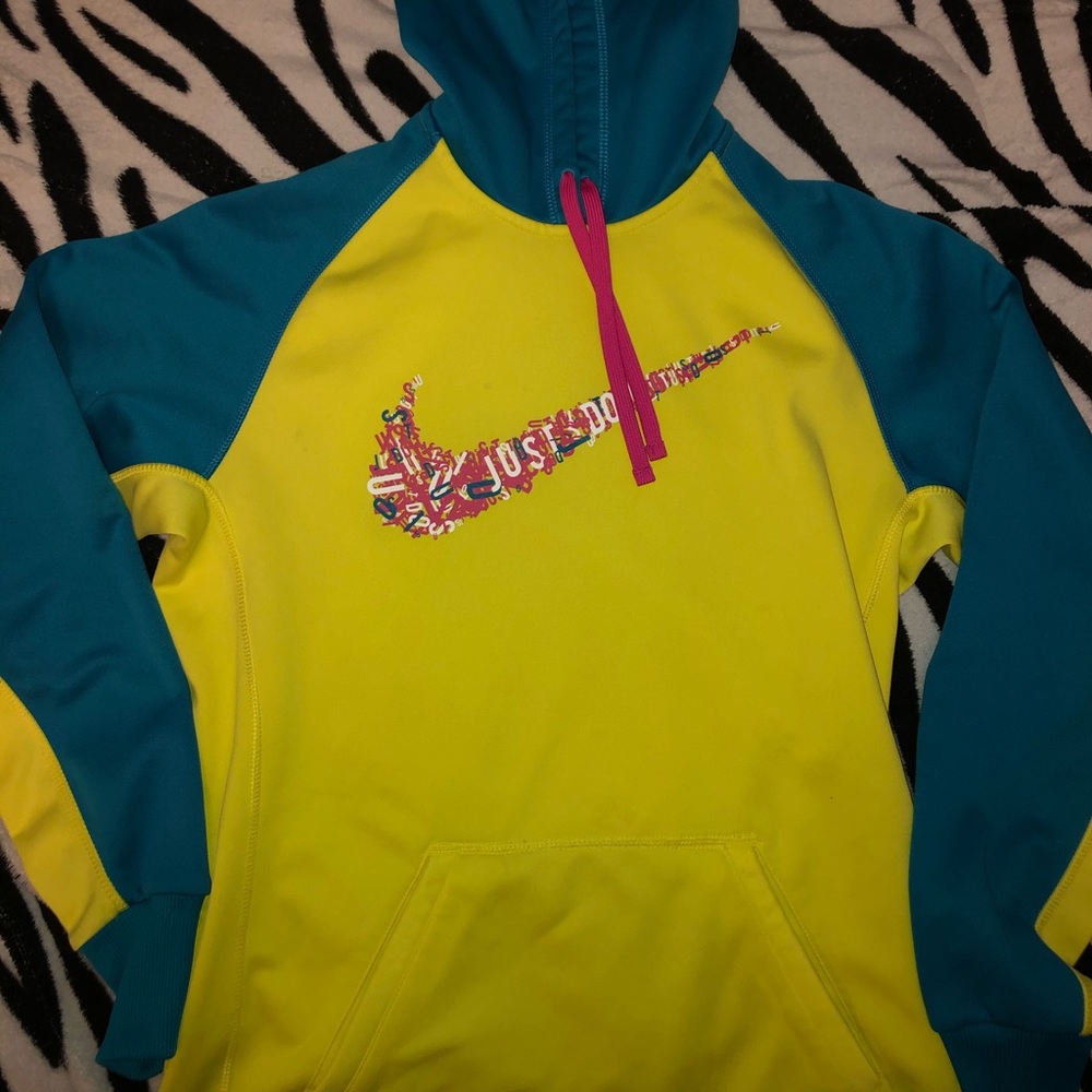 Nike therma-fit sweatshirt